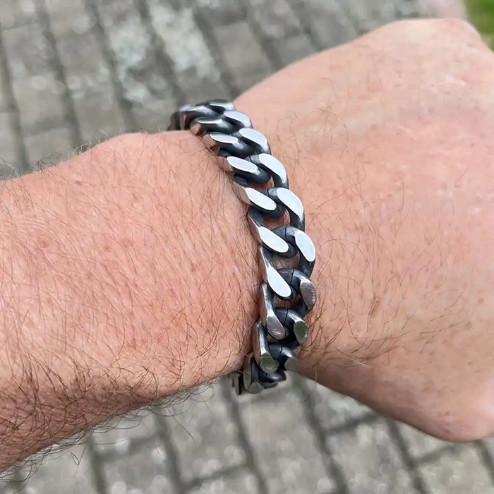 Neci armband i rostfritt stål